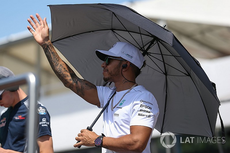 Lewis Hamilton dice que si deja a Mercedes sería por Ferrari o Williams