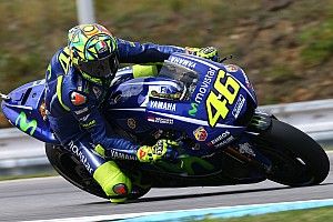 Rossi senang start kedua di belakang Marquez