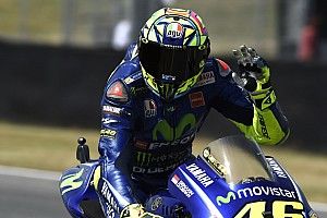 Rossi tem dor no braço inesperada durante treino