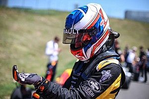Renault сделала своего бывшего юниора киберспортсменом