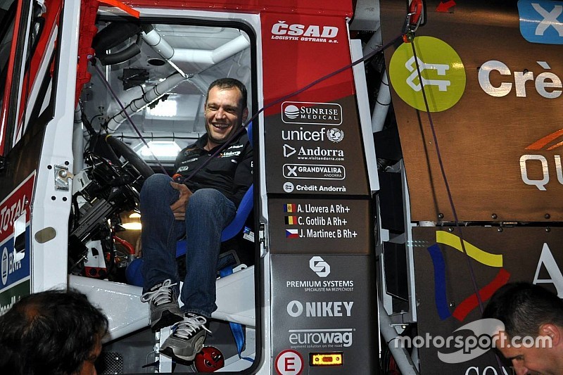 Albert Llovera se cae del Dakar 2019