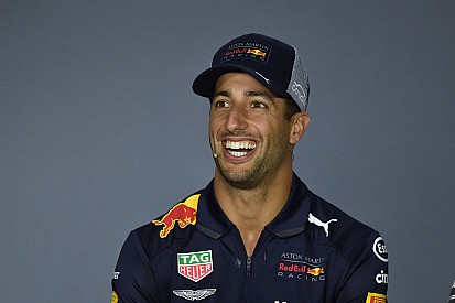 Ricciardo asegura que no firmó nada con Ferrari