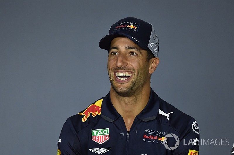 Ricciardo asegura que no firmó nada con Ferrari