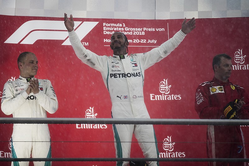 İstatistikler: Hamilton, Schumacher'in rekorlarını kırmaya devam ediyor