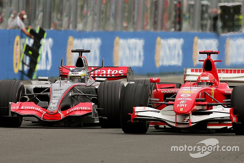 Hamilton beérheti Schumachert a Német Nagydíjon