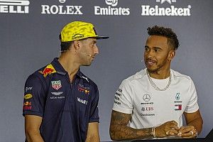 Hamilton advierte a Ricciardo que se concentre en Red Bull