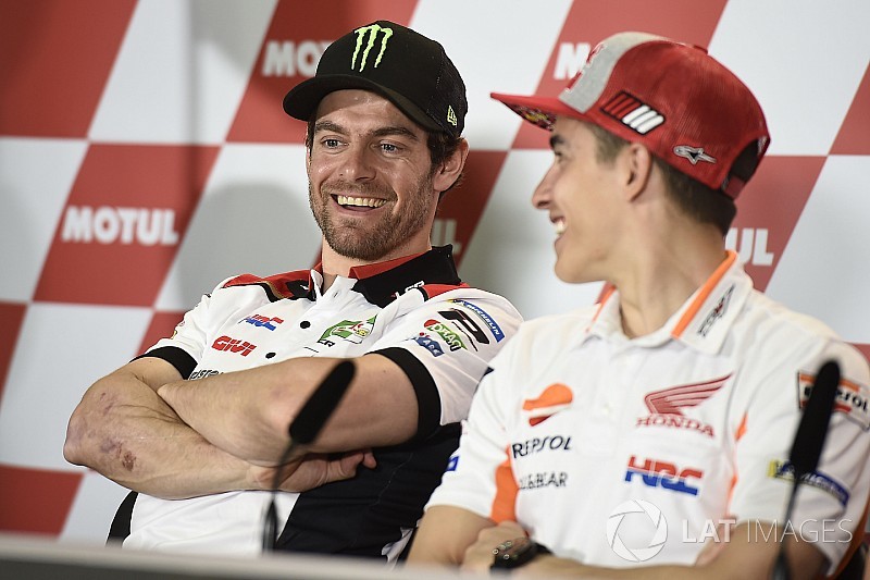 Crutchlow: "No me sorprendería que Márquez esté jugando con Viñales"
