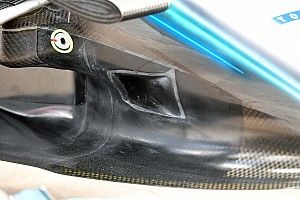 Mercedes W09 in evoluzione: diversa presa ai lati del muso e le barge board modificate