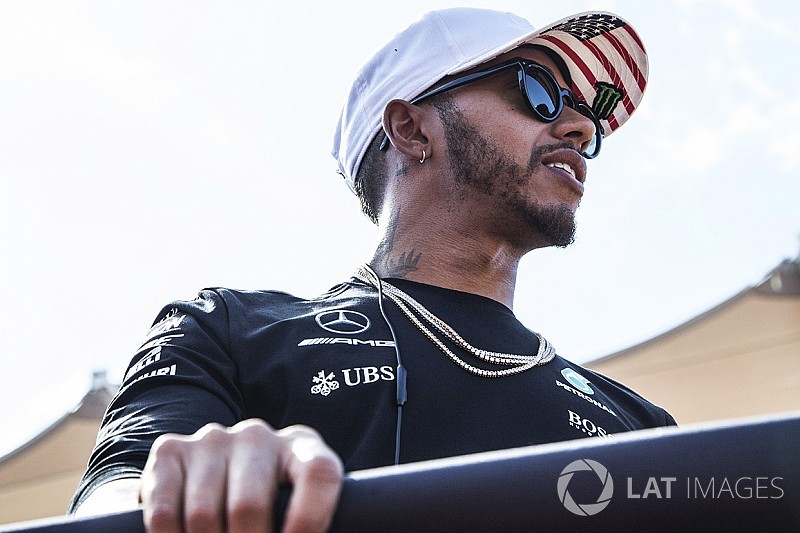 Hamilton: "Sarebbe un privilegio correre con Ricciardo in squadra"