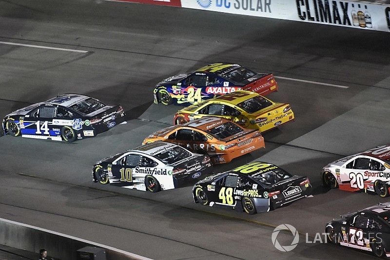 Clint Bowyer had shot at Richmond win until "all hell broke loose"