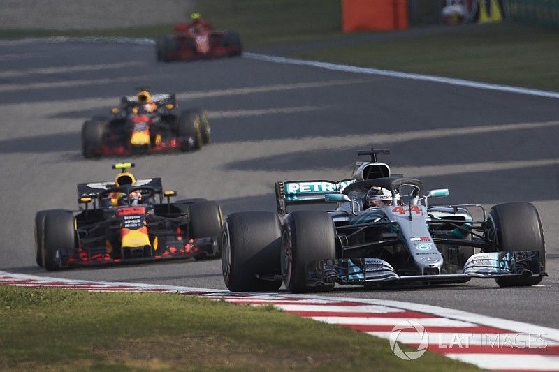 Wolff cree que la lucha de las últimas carreras expone lo "errático" de la F1