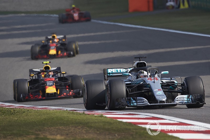 Wolff cree que la lucha de las últimas carreras expone lo "errático" de la F1