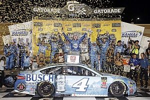 NASCAR: Kansas'ta zafer Harvick'in