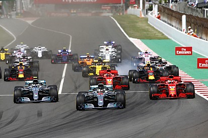 Hamilton domináns győzelmet szerzett Spanyolországban, Räikkönen kiesett