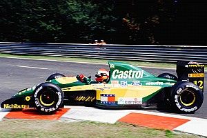 VIDEO: Herbert rijdt ronderecord op Brands Hatch aan flarden