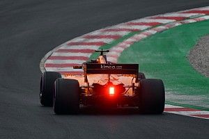 Problema no escapamento encurta teste da McLaren