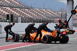 Un échappement limite le roulage de McLaren