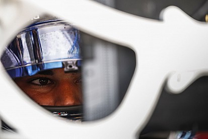Williams: rotto il parco chiuso per cambiare muso, Stroll parte dalla pit lane