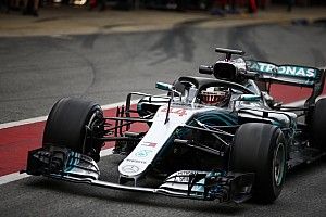 У Mercedes возникли на тестах сложности с мягкими шинами Pirelli