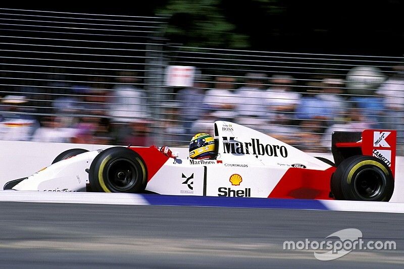 A McLaren legendás MP4-8-as festése egy 2022-es F1-es autón: páratlan