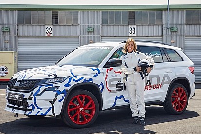 Sabine Schmitz: Nordschleifen-Bestzeit im Skoda-SUV