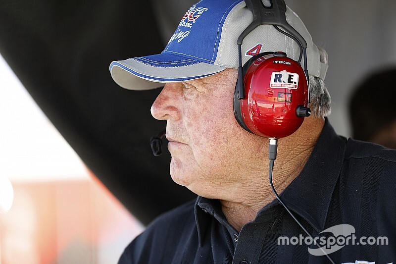 Para A.J. Foyt, "el simracing es una pérdida de tiempo