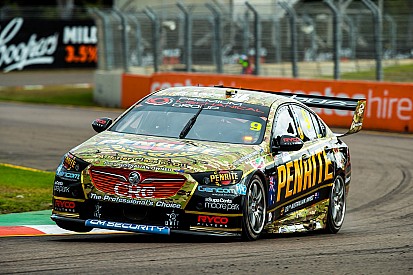 Reynolds won't blame crew for costly pit blunder