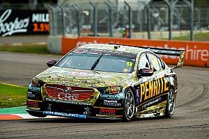Reynolds won't blame crew for costly pit blunder