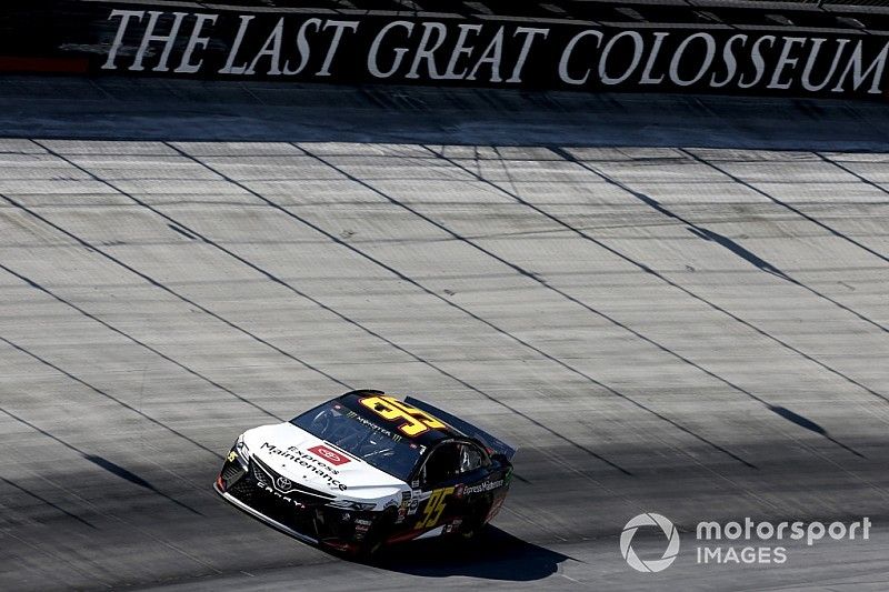  Matt DiBenedetto, Leavine Family Racing, Toyota Camry Toyota Express Maintenance