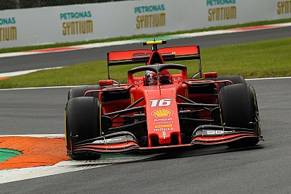 Ferrari, Singapur'a yeni parçalar getirecek
