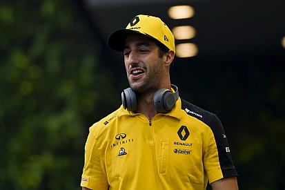 A szavazók többsége Ricciardót akarja Vettel helyére a Ferrarinál