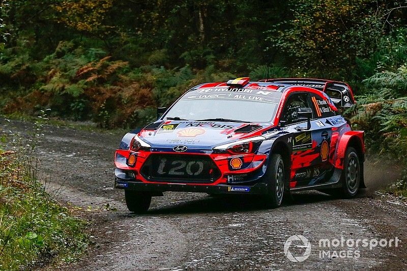 WRC, Rally Galles, PS15: Neuville supera Ogier ed è secondo