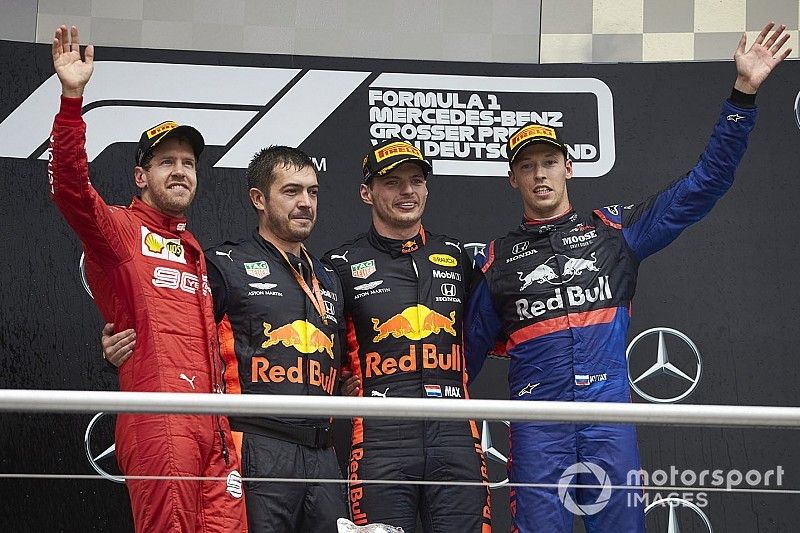 Podium: race winner Max Verstappen, Red Bull Racing, second place Sebastian Vettel, Ferrari, third place Daniil Kvyat, Toro Rosso and Phil Turner, Chief Mecanic, Red Bull Racing