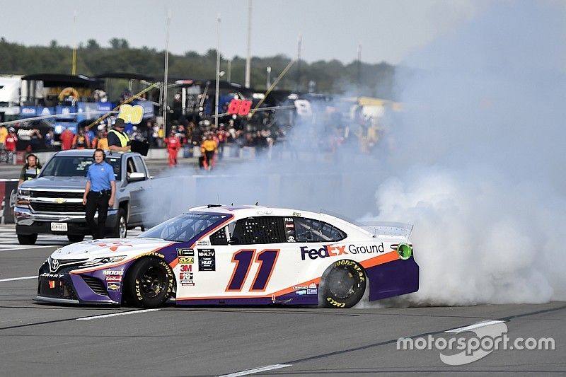 NASCAR Pocono: Hamlin führt Gibbs-Dreifacherfolg an