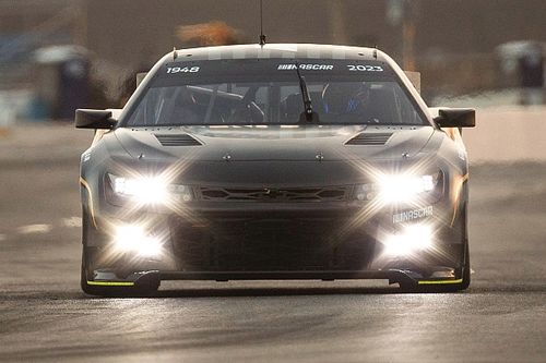 ただのステッカーじゃありません! ル・マン仕様NASCARカップカー、ヘッドライトを初搭載。性能はGT3より上?