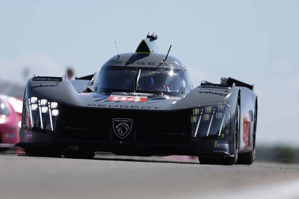 #94 Peugeot Totalenergies Peugeot 9X8: Loic Duval, Gustavo Menezes, Nico M&uuml;ller