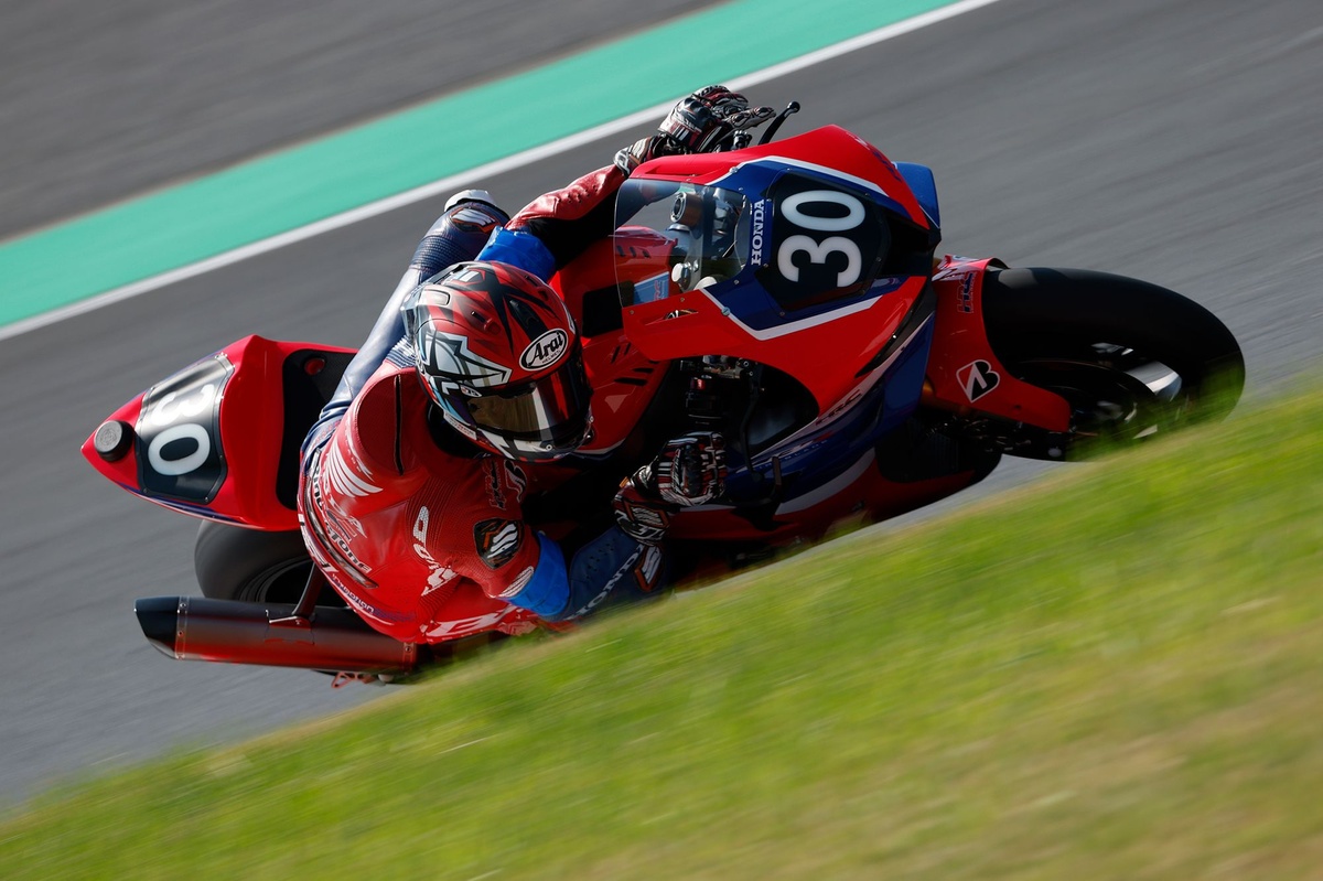 ザルコ・高橋　サイン入 HRC 鈴鹿８時間耐久 Ｔシャツ 2025 Ｌ 8耐 ホンダ、2025年の鈴鹿8耐は高橋巧＆ヨハン・ザルコの2名体制の