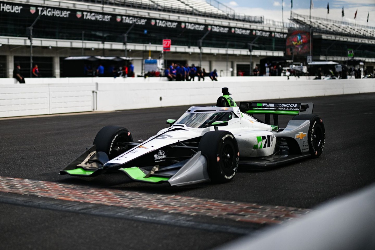 Rinus VeeKay signs with Juncos Hollinger Racing for 2026 IndyCar season