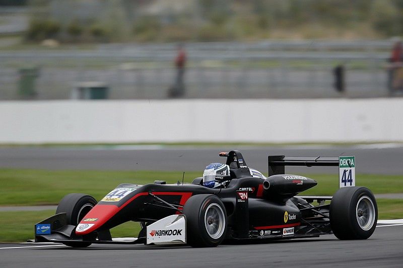 Juri Vips completa un gran fin de semana ganando la tercera carrera