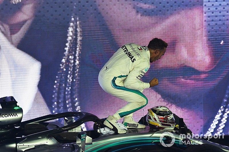 Race winner Lewis Hamilton, Mercedes-AMG F1 W09 EQ Power+ celebrates in parc ferme 