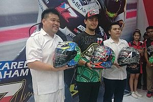 NHK Luncurkan helm replika Karel Abraham