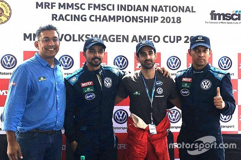 Race winner Dhruv Behl, second place Pratik Sonawane, third place Saurav Bandyopadhyay with Sirish Vissa, Head of Volkswagen Motorsport India
