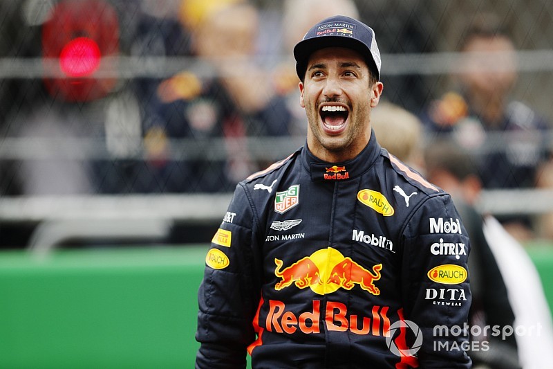 Ricciardo urla di gioia: "Non pensavo di essere in pole, sono esploso!"