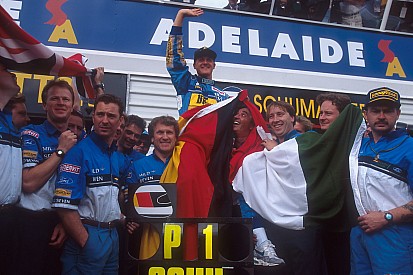 Ma 25 éve, hogy Schumacher először bajnok lett az F1-ben, kissé drámai módon