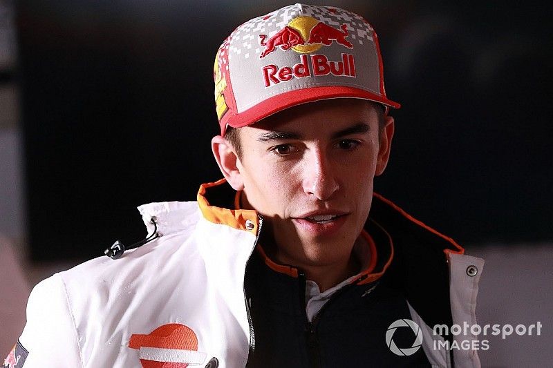 Márquez necesitará seis semanas de rehabilitación tras pasar por el quirófano