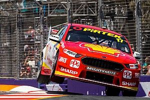 Маклафлин отобрал лидерство у Ван Гисбергена в зачете Supercars