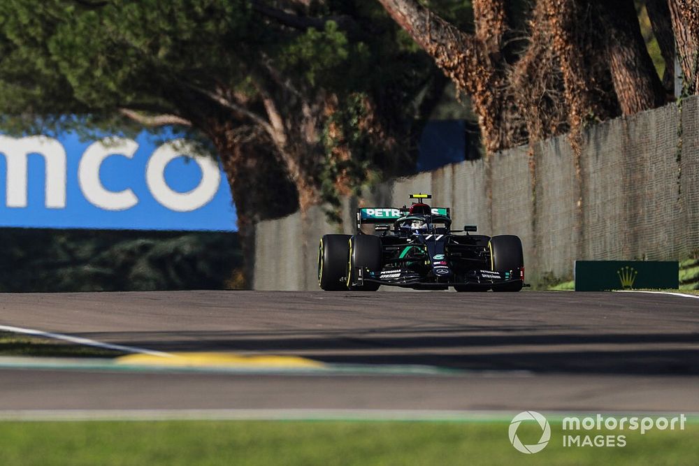 Bottas glundert na 15de pole, Hamilton baalt van 'slechte ronde'