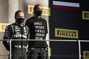 La FIA étudie le cas du T-shirt antiraciste de Hamilton