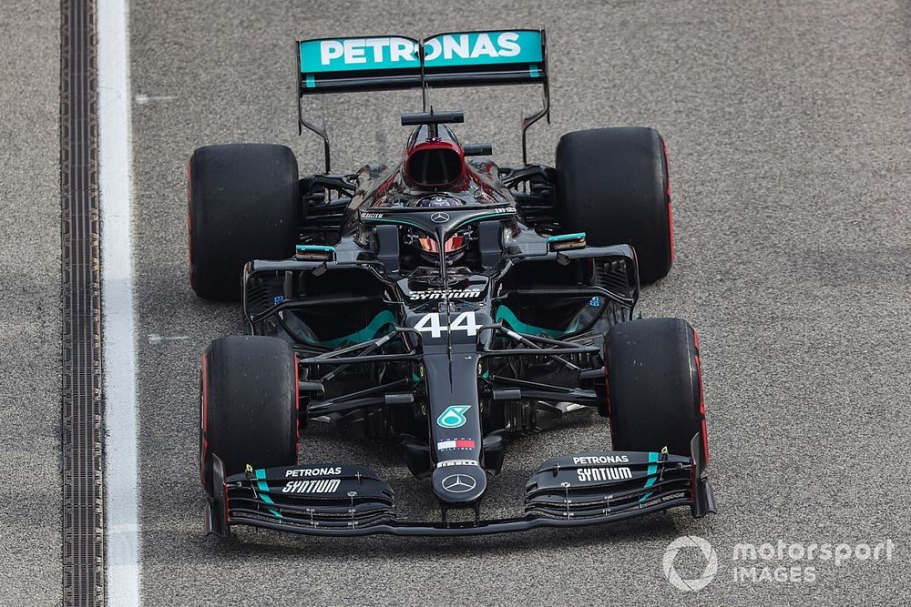 Pirelli investigating Hamilton's rear tyre vibration issue