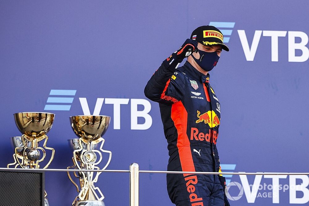 Internationale media over Verstappen en straf Hamilton in Rusland
